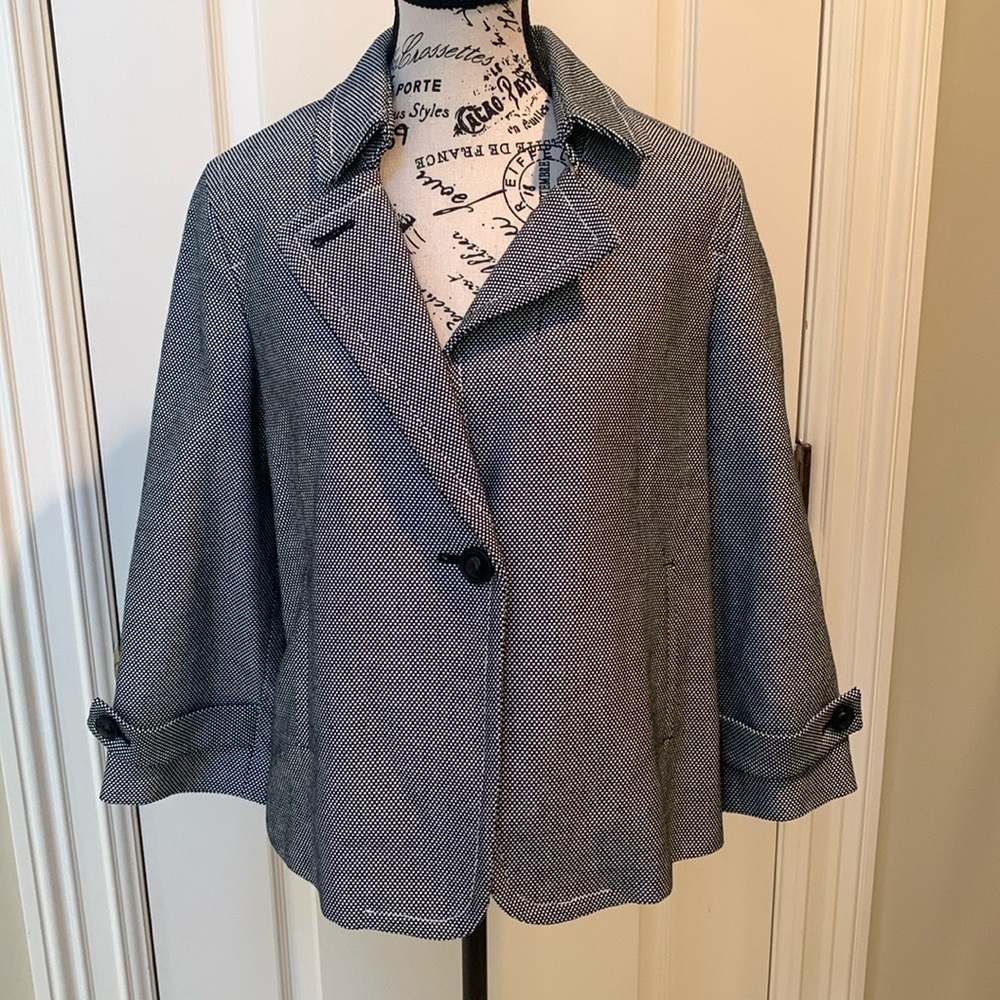 Talbots women’s black and white swing jacket. Size medium
